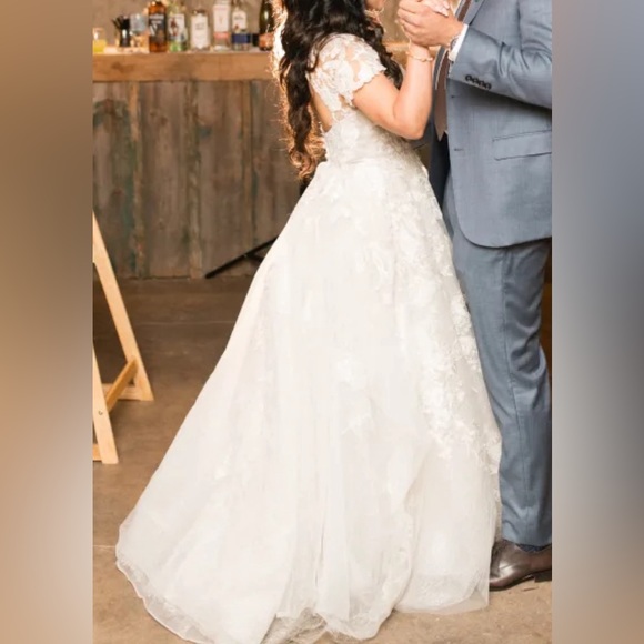 Beautiful Oleg Cassini wedding dress style CWG833 /Davids Bridal - Picture 8 of 12